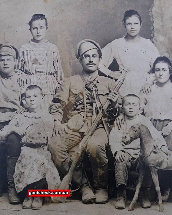 Семья времен гражданской войны - военное фото